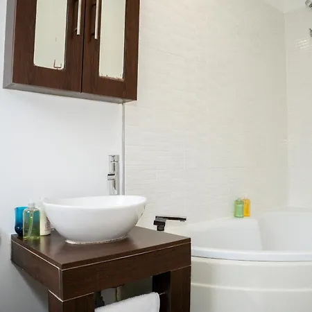 Дом отдыха Imagination By Olauda Sa - 3 Bed House With Free Parking