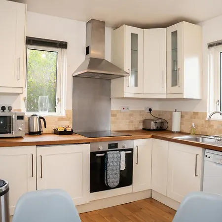 Imagination By Olauda Sa - 3 Bed House With Free Parking Nyaraló *